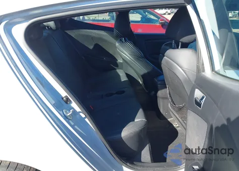 2015 Hyundai Veloster Re:flex z USA, uszkodzony, nr VIN KMHTC6AD8FU222307